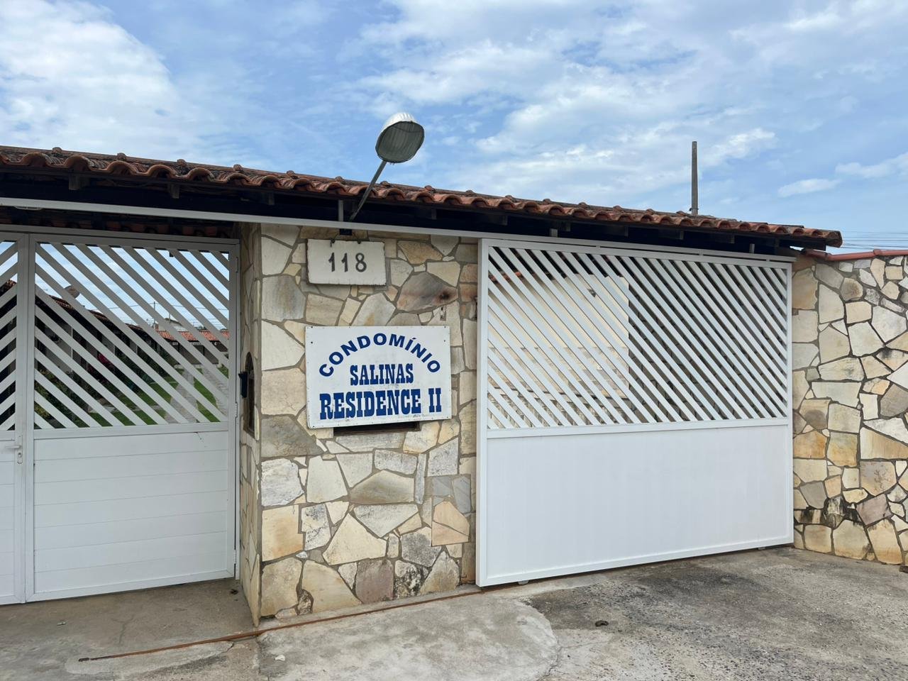 Casa em condomínio perto da Praia por R$ 320.000