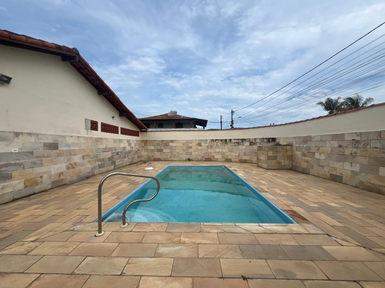 Casa em condomínio perto da Praia por R$ 320.000