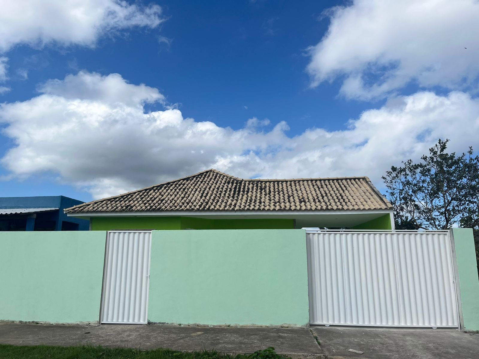 Excelente casa de 3 quartos por apenas 320 mil