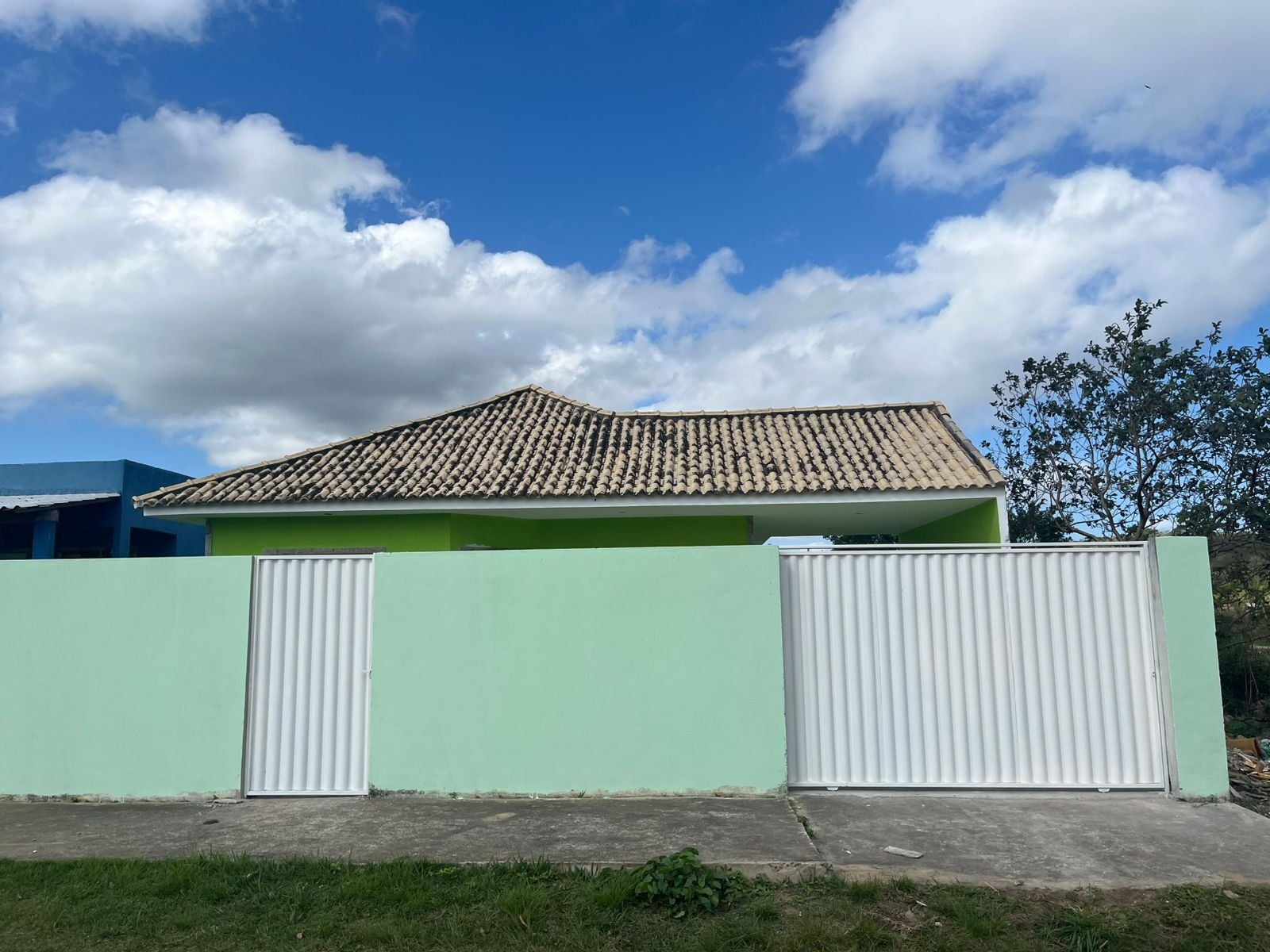 Excelente casa de 3 quartos por apenas 320 mil