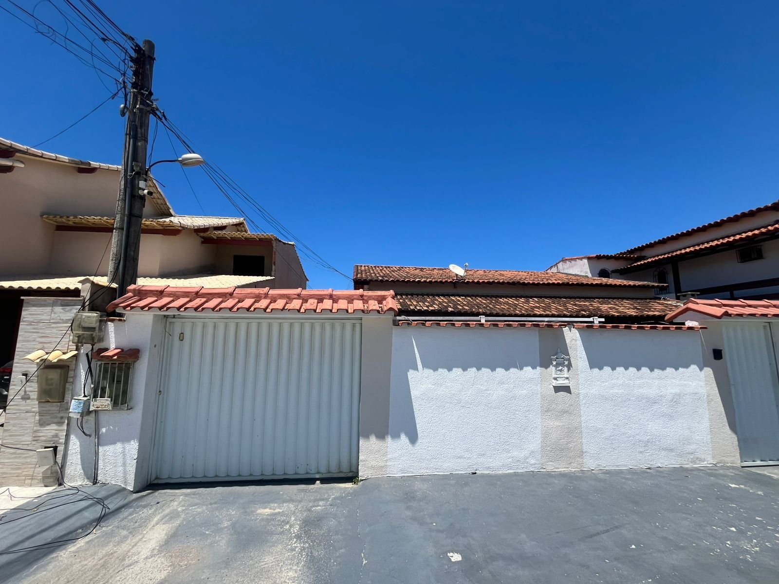 CASA COM 4 QUARTOS E PISCINAS NOS UBÁS R$ 420.000