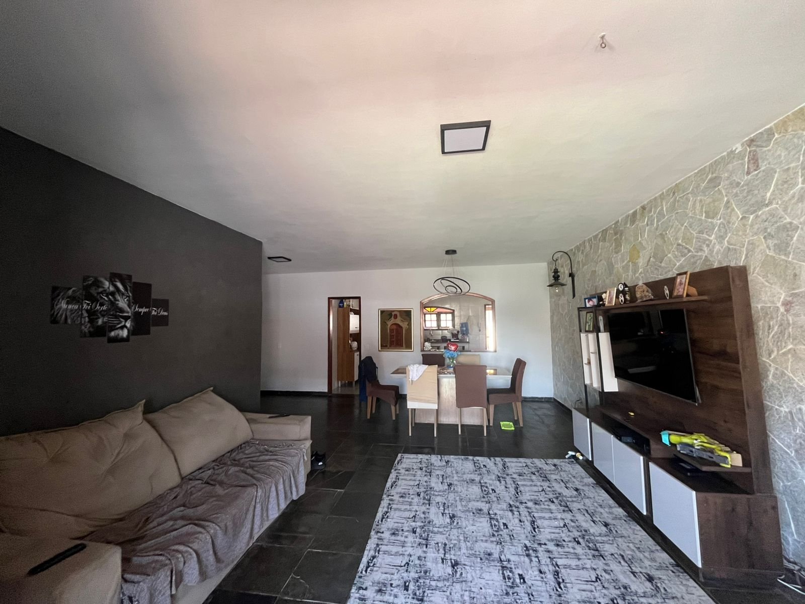 CASA COM 4 QUARTOS E PISCINAS NOS UBÁS R$ 420.000