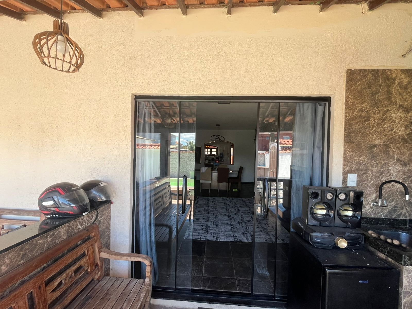CASA COM 4 QUARTOS E PISCINAS NOS UBÁS R$ 420.000