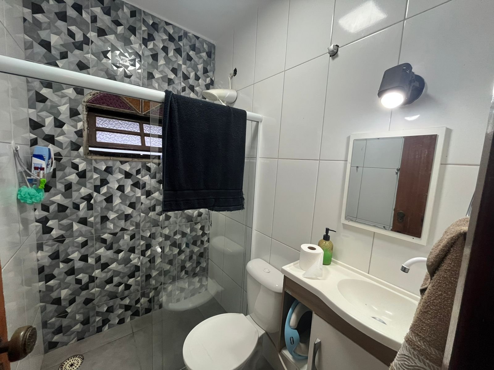 CASA COM 4 QUARTOS E PISCINAS NOS UBÁS R$ 420.000