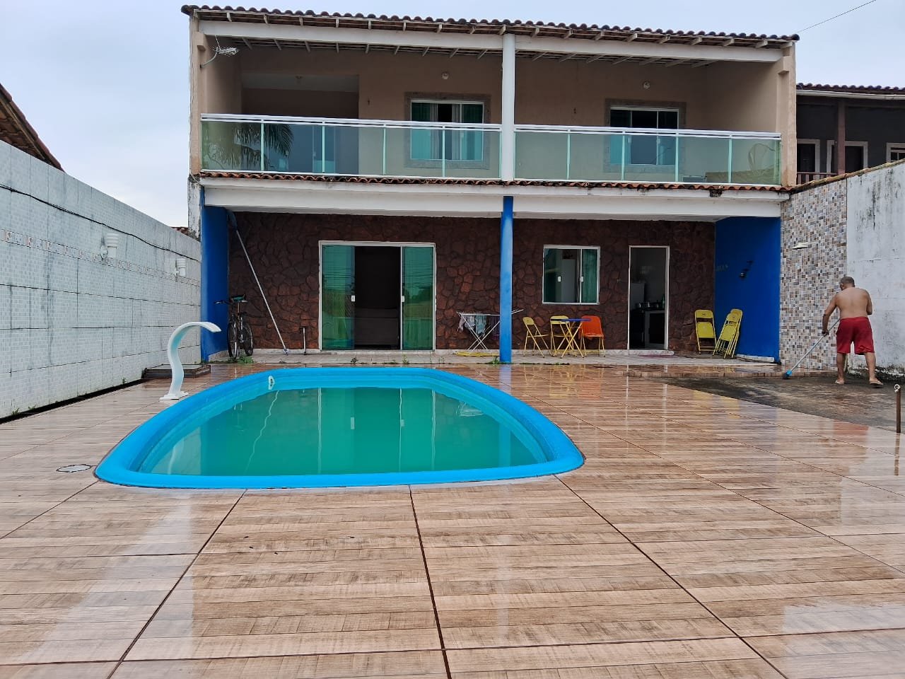 Excelente casa duplex a apenas 300 metros da praia com piscina