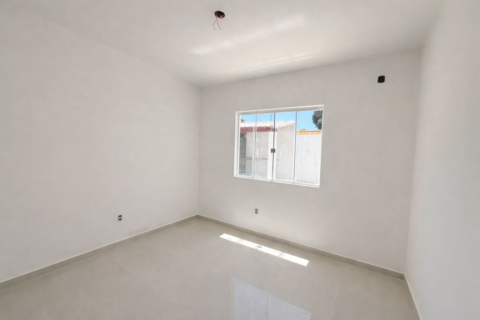 Casa com 2 quartos por apenas R$ 380.000