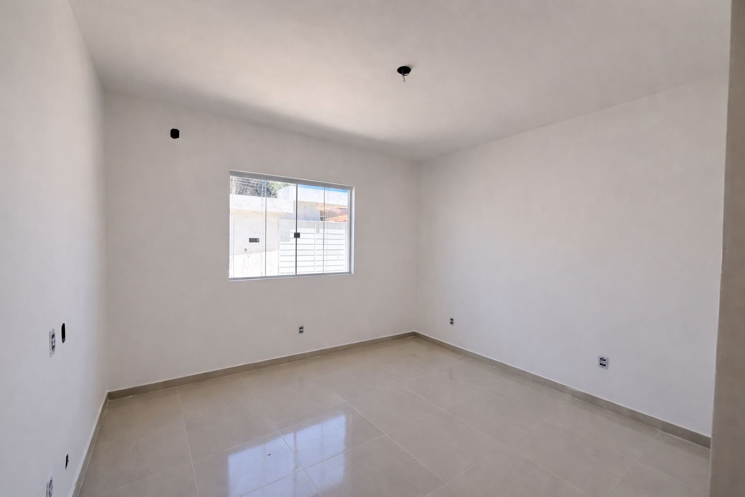 Casa com 2 quartos por apenas R$ 380.000