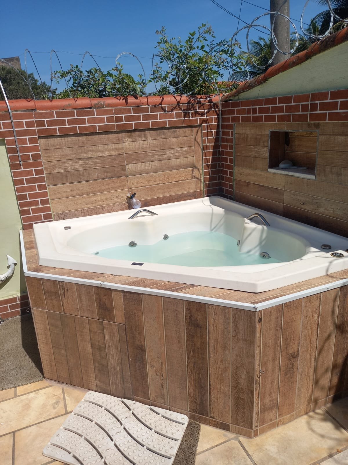 CASA À VENDA COM PISCINA NO PARQUE TAMARIZ