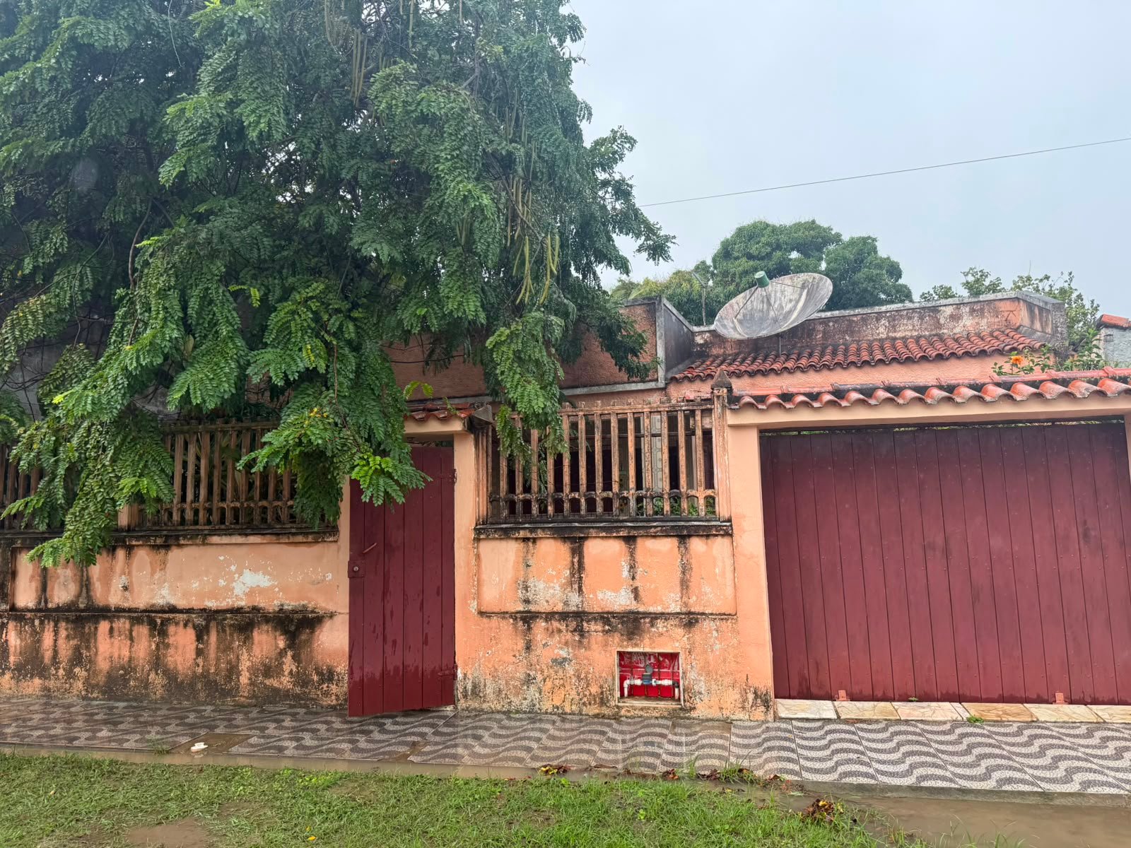 CASA À VENDA EM CIDADE NOVA Á 100m da Praia