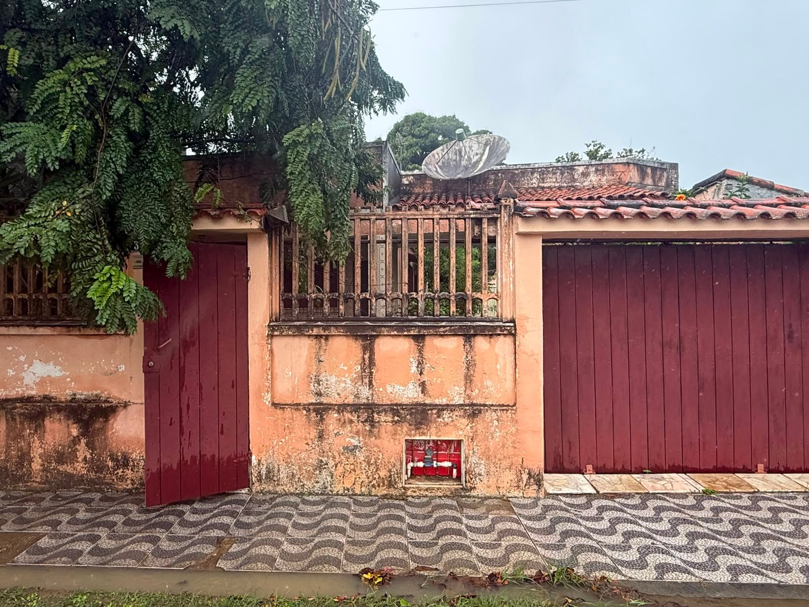 CASA À VENDA EM CIDADE NOVA Á 100m da Praia