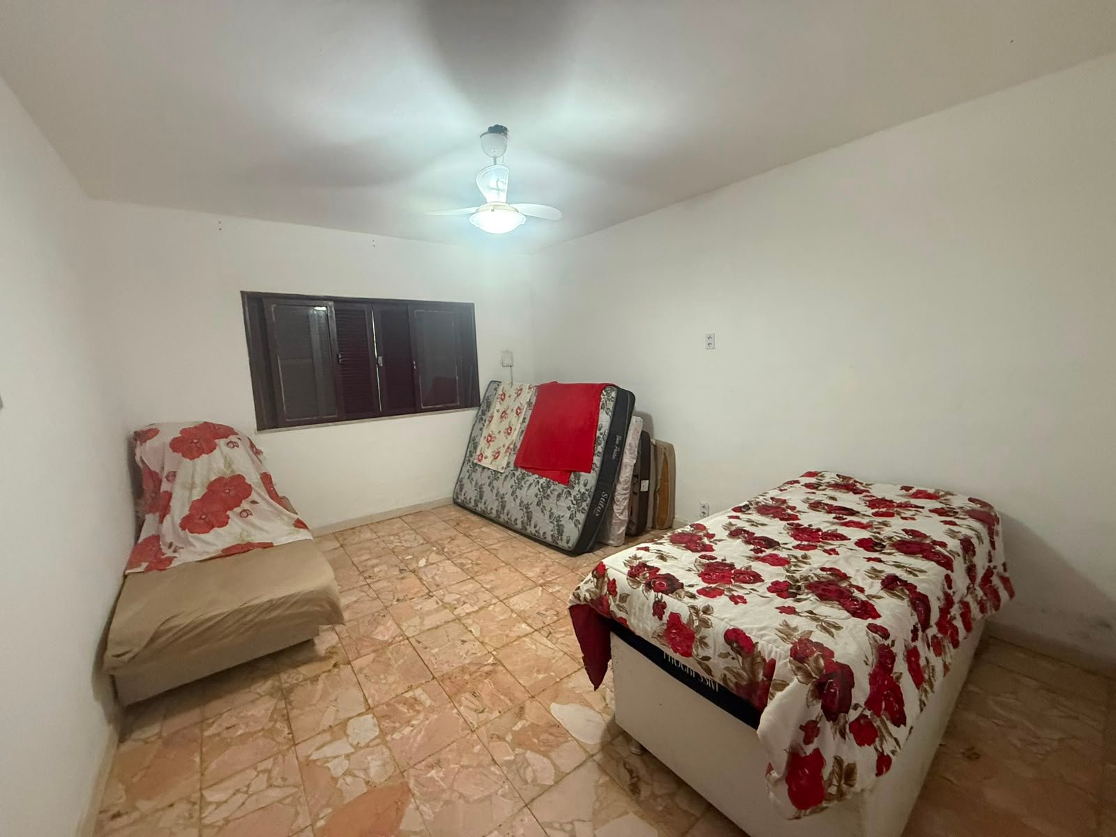 CASA À VENDA EM CIDADE NOVA Á 100m da Praia