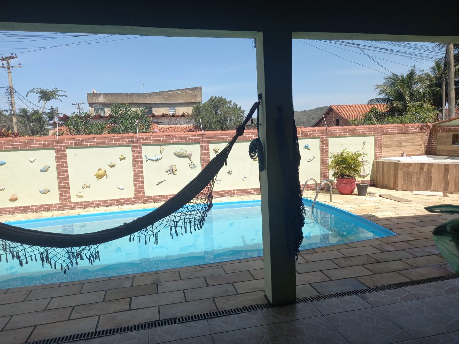CASA À VENDA COM PISCINA NO PARQUE TAMARIZ