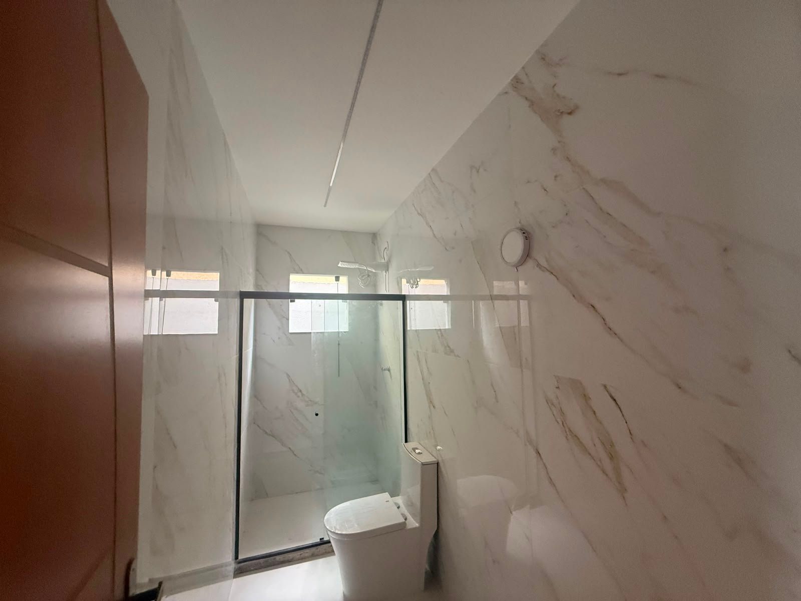 CASA MODERNA EM IGUABA GRANDE COM ÁREA GOUMERT Á 100m DA PRAIA