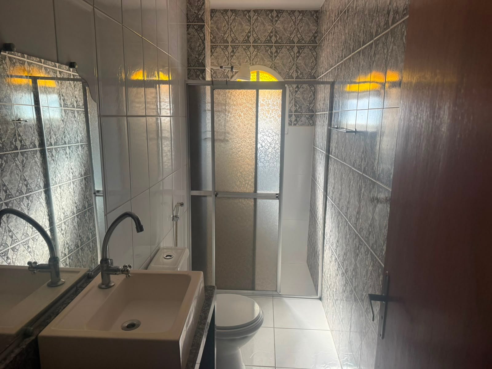 APARTAMENTO TÉRREO À VENDA EM UBÁS! - R$ 280.000