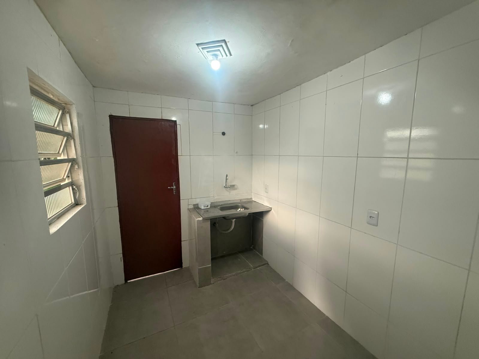 EXCELENTE CASA COM 4 QUARTOS, PISCINA E EDÍCULA ATRÁS - CIDADE NOVA