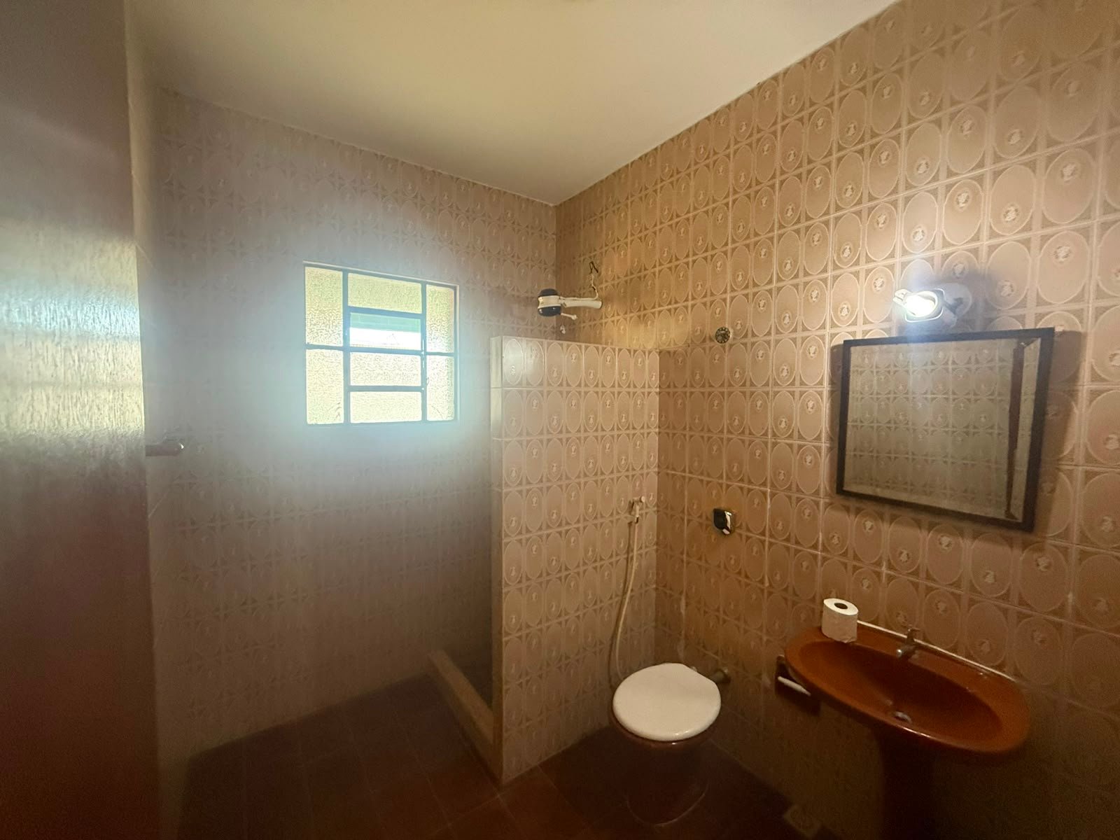 EXCELENTE CASA COM 4 QUARTOS, PISCINA E EDÍCULA ATRÁS - CIDADE NOVA