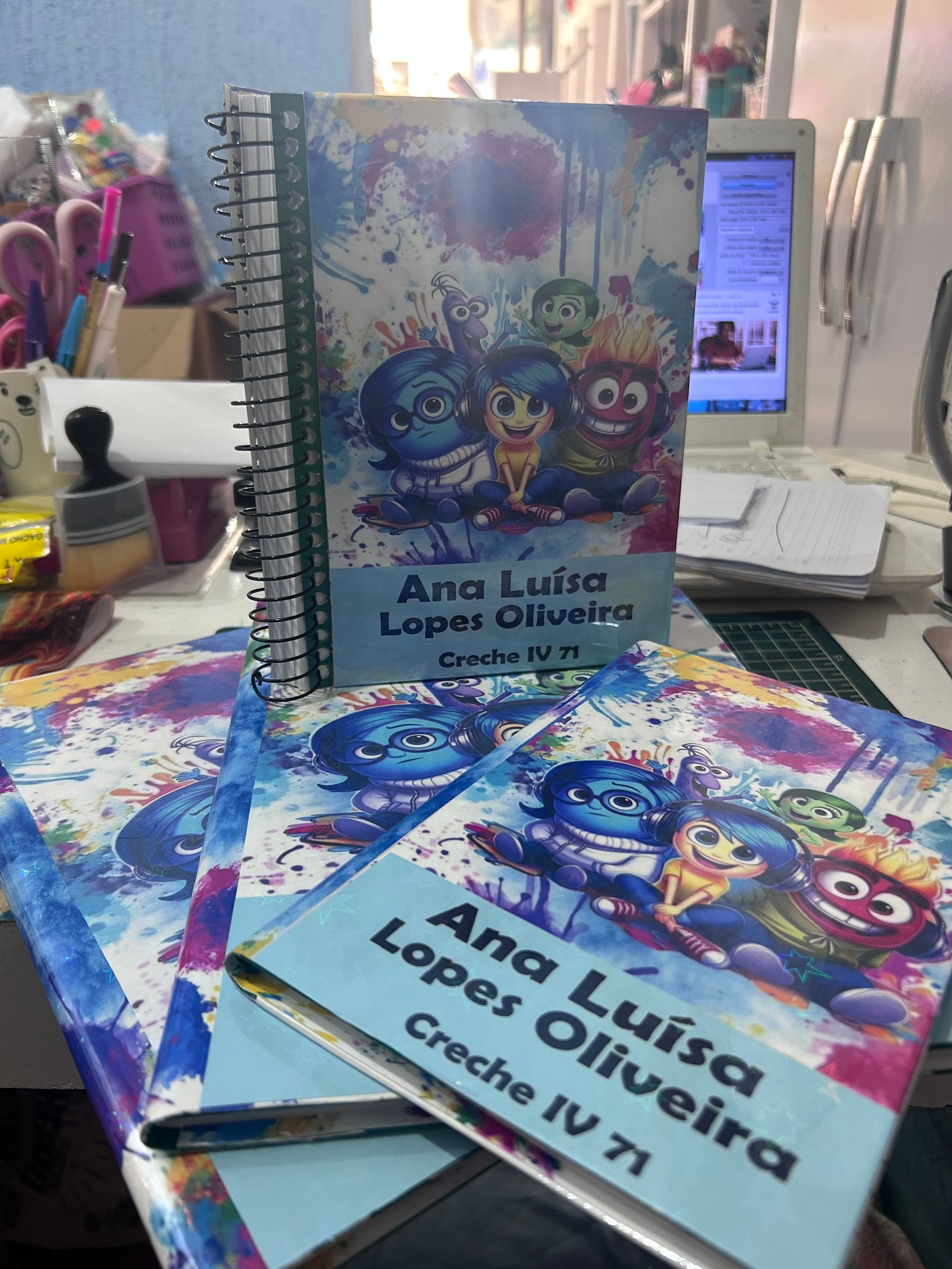 Kit 5 adesivos cadernos escolar ( não incluso os cadernos )