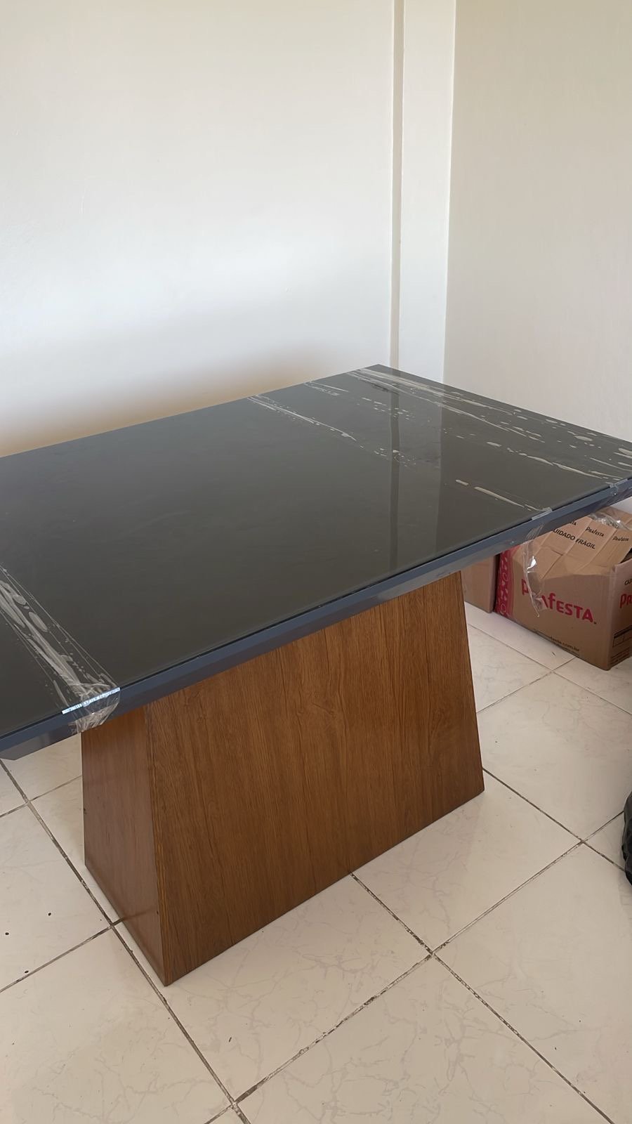 Mesa cinza de 4 lugares